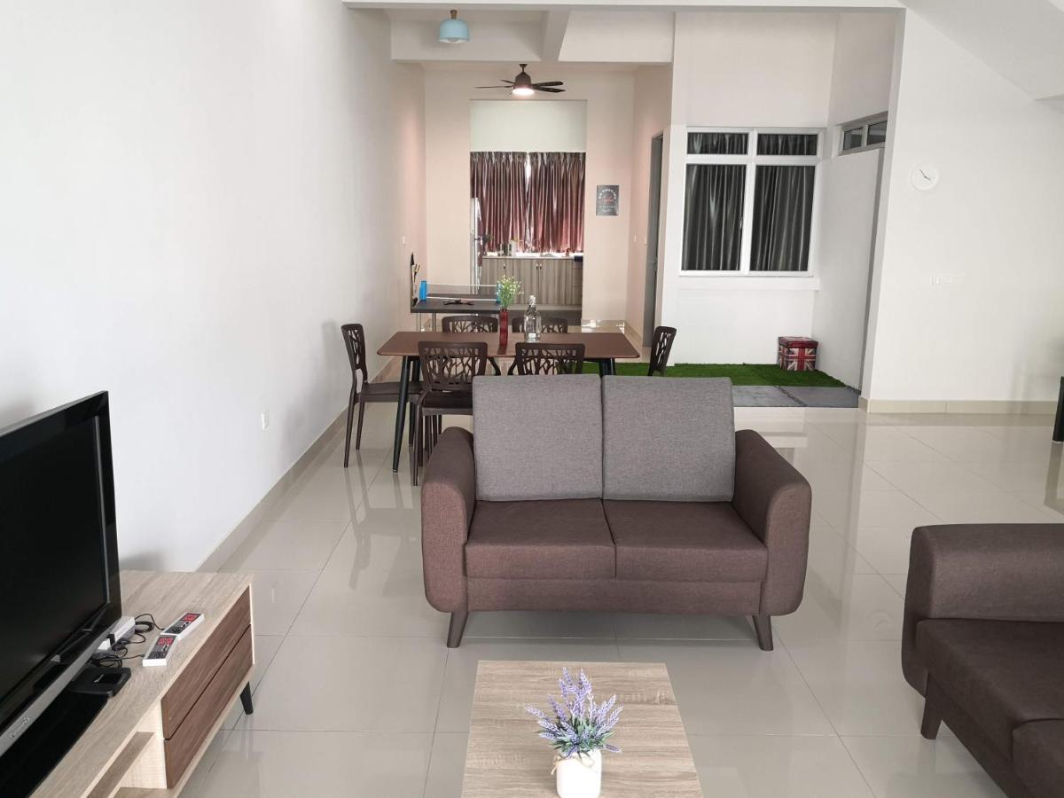 Sparkling Clean Homestay @ Kota Kemuning - Rimbayu Teluk Panglima Garang Экстерьер фото