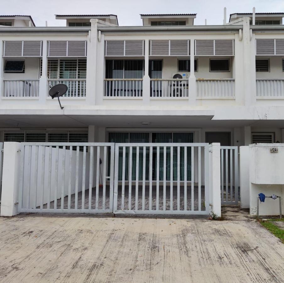 Sparkling Clean Homestay @ Kota Kemuning - Rimbayu Teluk Panglima Garang Экстерьер фото